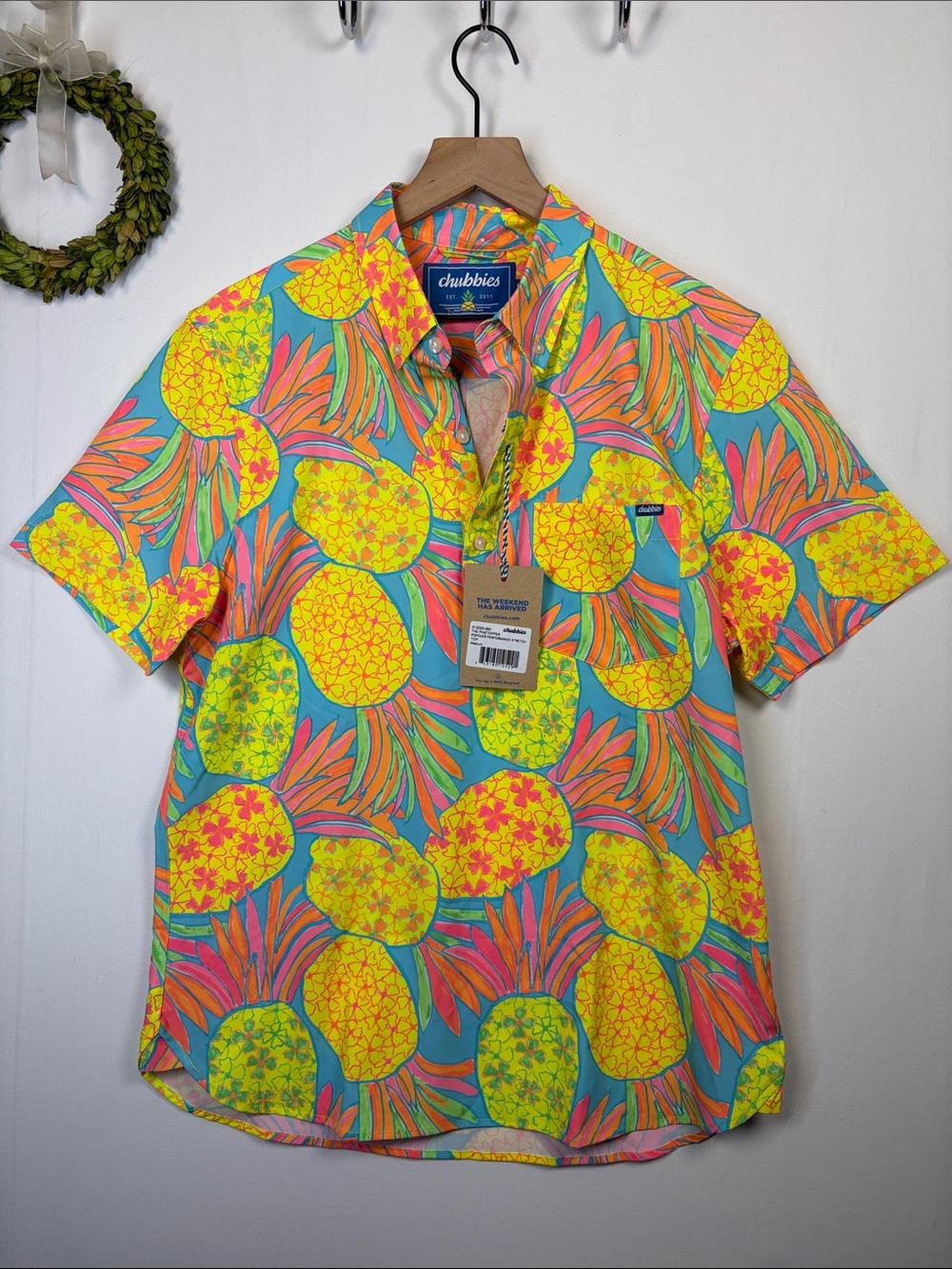 CHUBBIES NWT The Pinetopper Popover Performance Stretch Pineapple Shirt medium